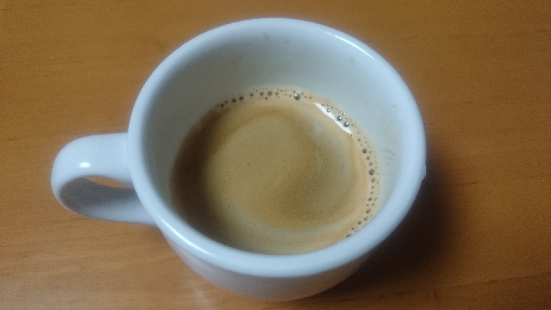コーヒーの表面に浮かぶ泡の正体 エスプレッソで至高の時間を